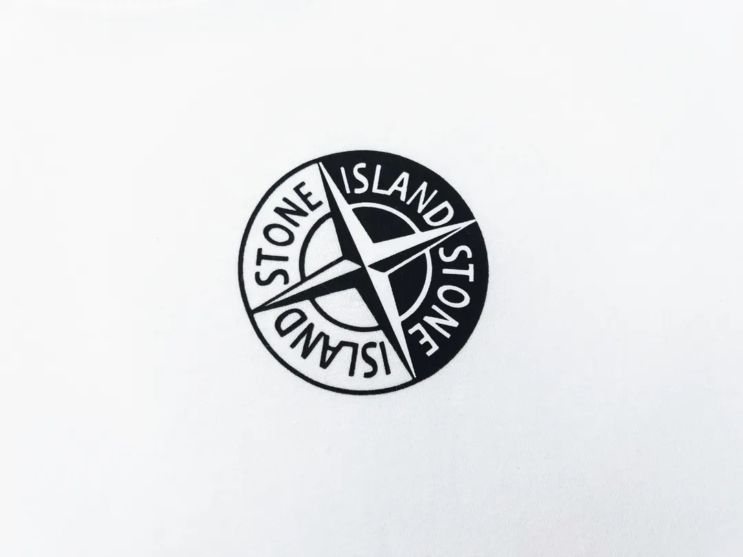 W650#P110💰 [Stone lsland/Stone Island summer new black and white Tai Chi compass cuff armband printed pattern short-sleeved T-shirt] ⚠️[Original creation, high control of details] - Made of 260 grams of combed cotton, 32 count double yarn, soft and comfortable to the touch, sweat-absorbent and breathable. - Simple, basic and versatile style, original single quality, the first choice for couples. - Made in a large factory, four needles and five threads on the shoulder, neatly arranged, high quality workmanship. -Same style for men and women, very versatile, one piece for everyone, details are clearly visible. Color: Black White Size: M L